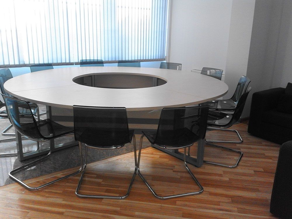 Okrągły stół konferencyjny