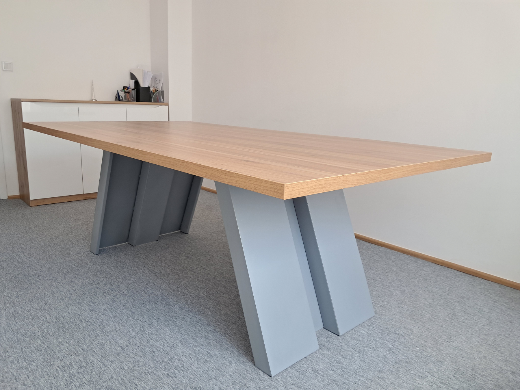 stół konferencyjny do biura