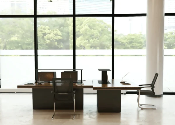 Feniks5 stół z wysuwanymi monitorami (3)