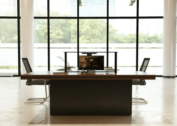 Feniks5 stół z wysuwanymi monitorami (4)