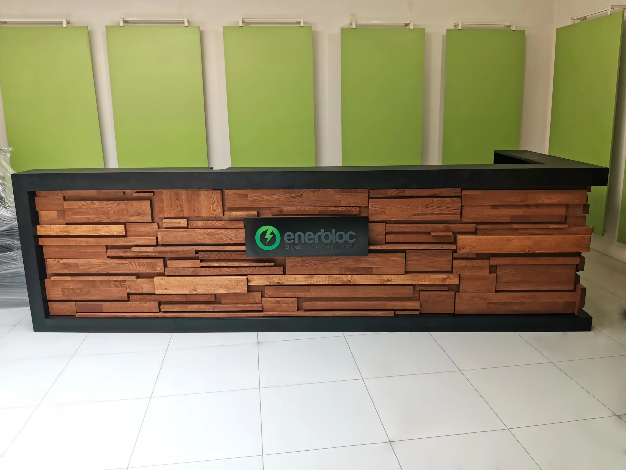 Recepcja20z20naturalnym2020drewnem20R920400x180cm20Art_R9006_1.webp